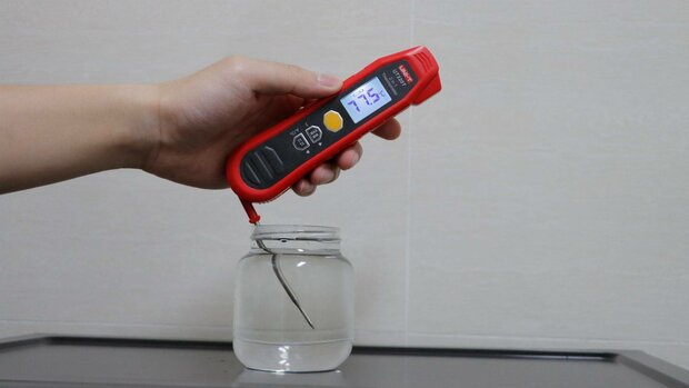 UNI-T UT320T 2-in-1 Thermometer &ndash; Infrarood & Probe &ndash; -40&deg;C tot 300&deg;C